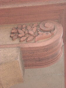 detail dubové listy dům Pařížská ulice Ústí nad Labem