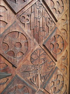 vyřezávané dřevěné dveře kostela svatého Vojtěcha Ústí nad Labem