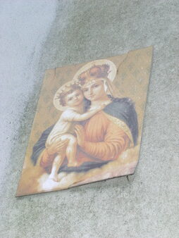 obrázek Panna Marie s Ježíškem na podjezdu mezi Předmostím a Mariánskou skálou Ústí nad Labem